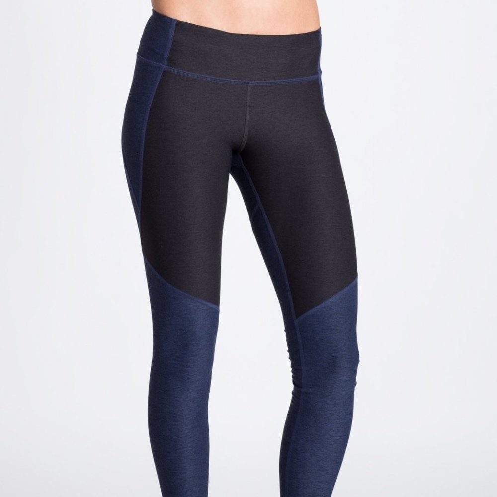 CLEARANCE! Outdoor Voices Size Medium Two-Tone Leggings Workout Blue Black